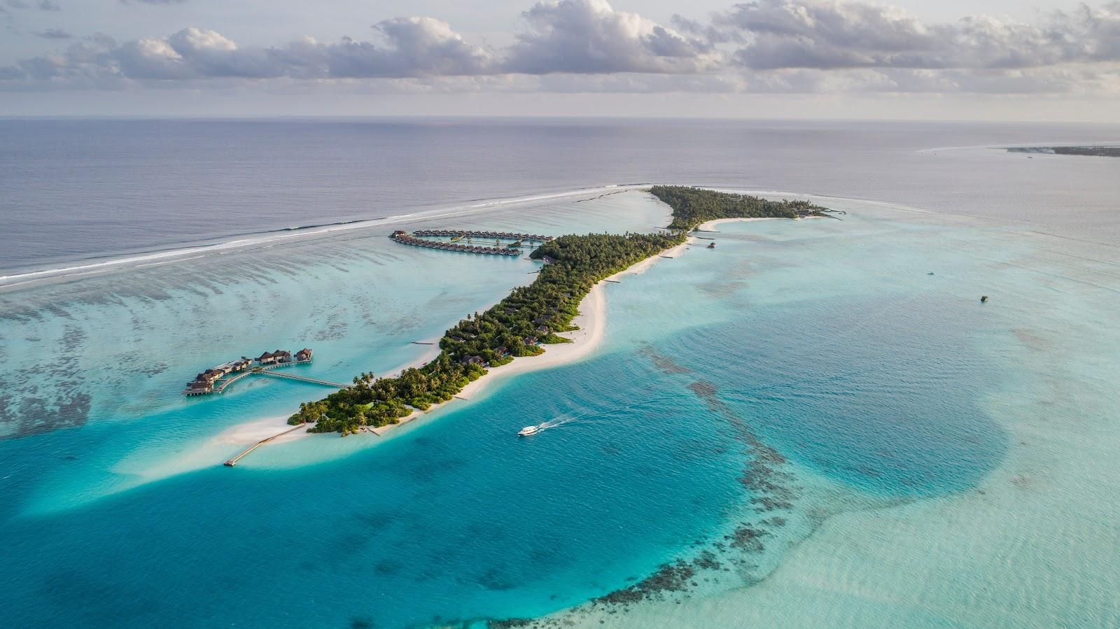 Sandee Huluwalu Island Beach Photo