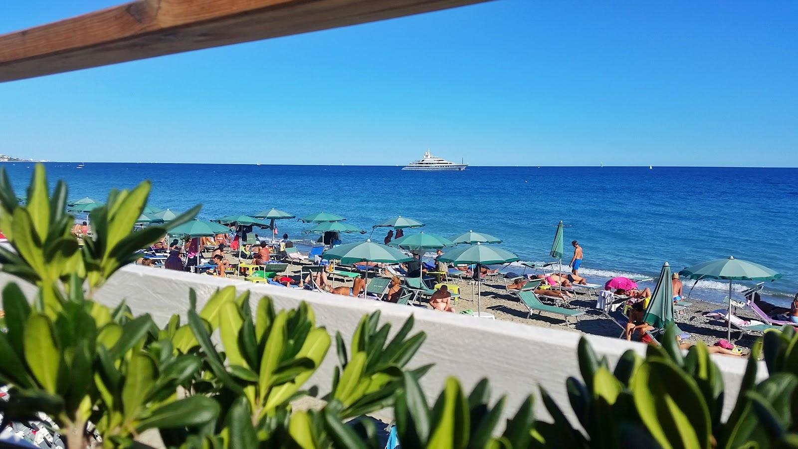 Sandee Bussana Beach Spiaggia