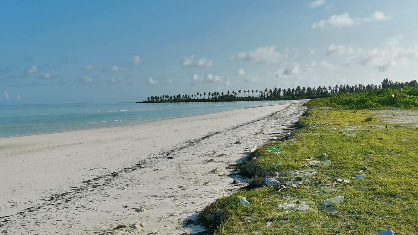 Sandee Kadhdhoo Beach Photo