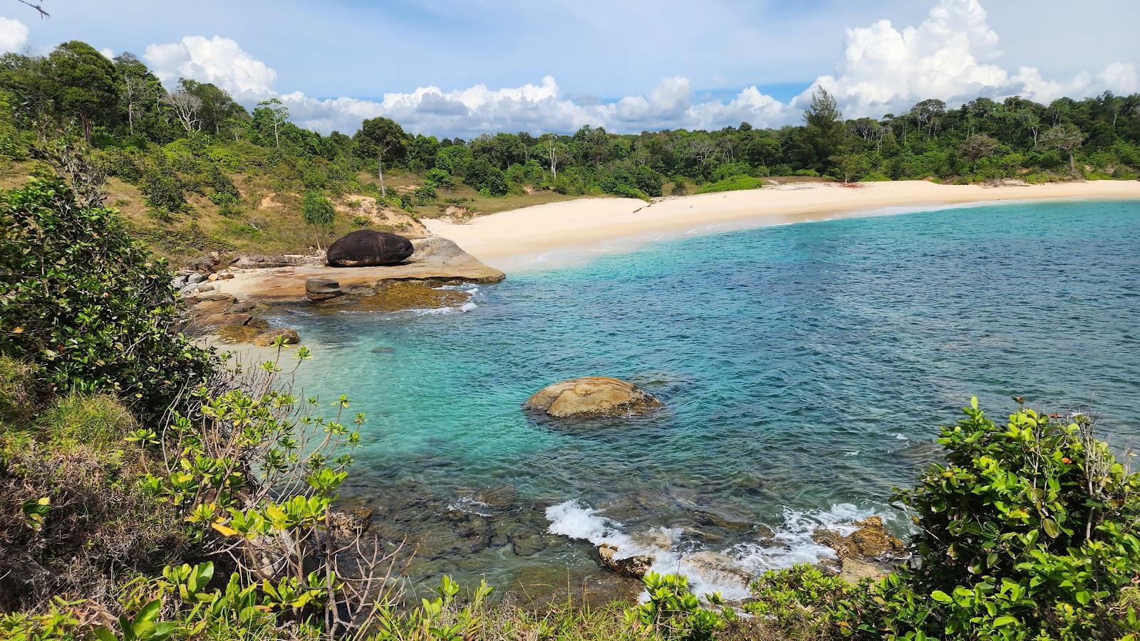 Sandee Pasie Saka Beach