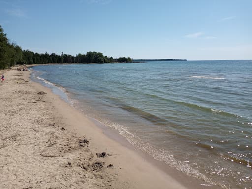 Sandee - Plage Baie De Sable / Sand Bay Beach