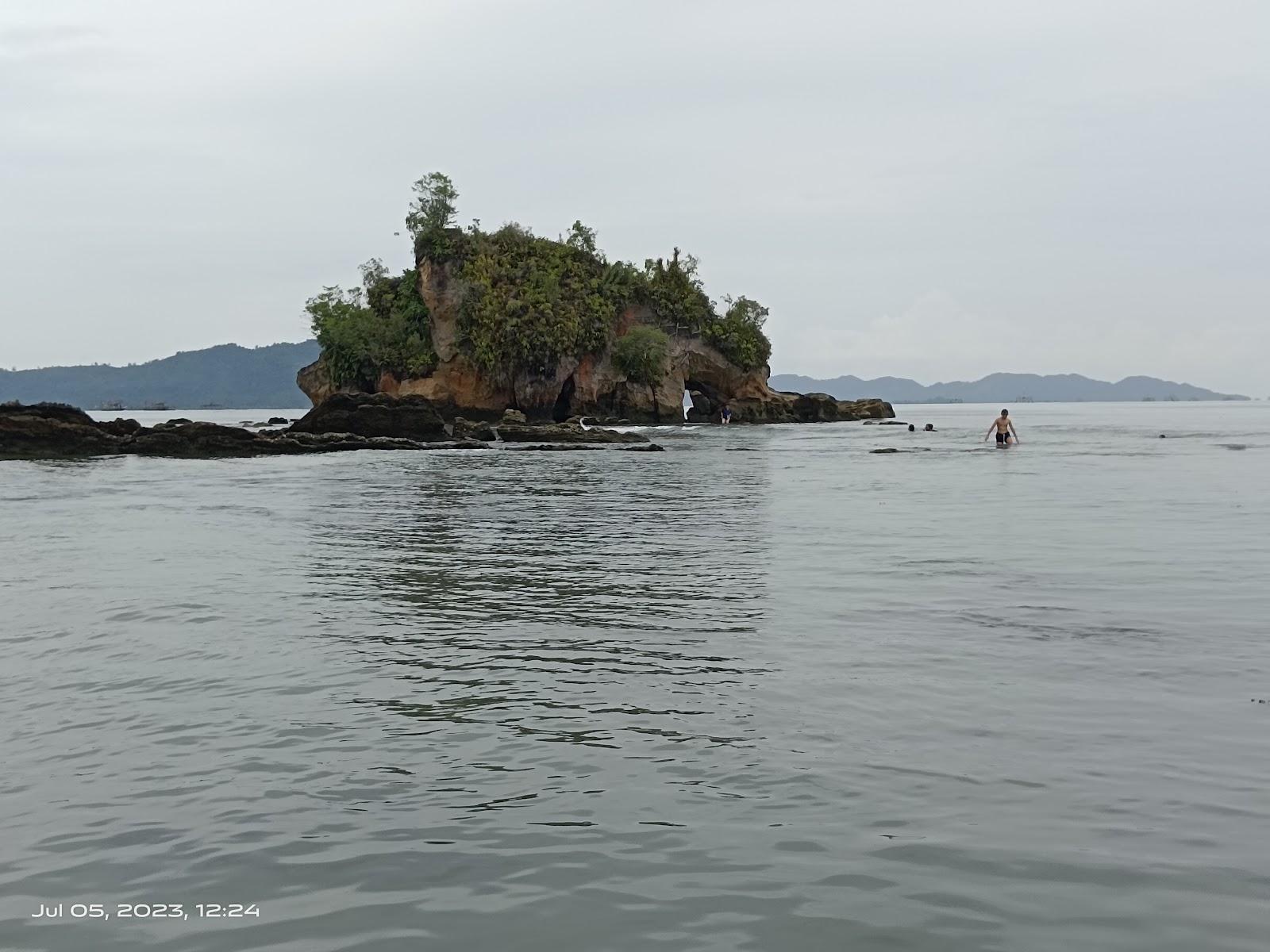 Sandee Pantai Batu Gajah, Hajoran