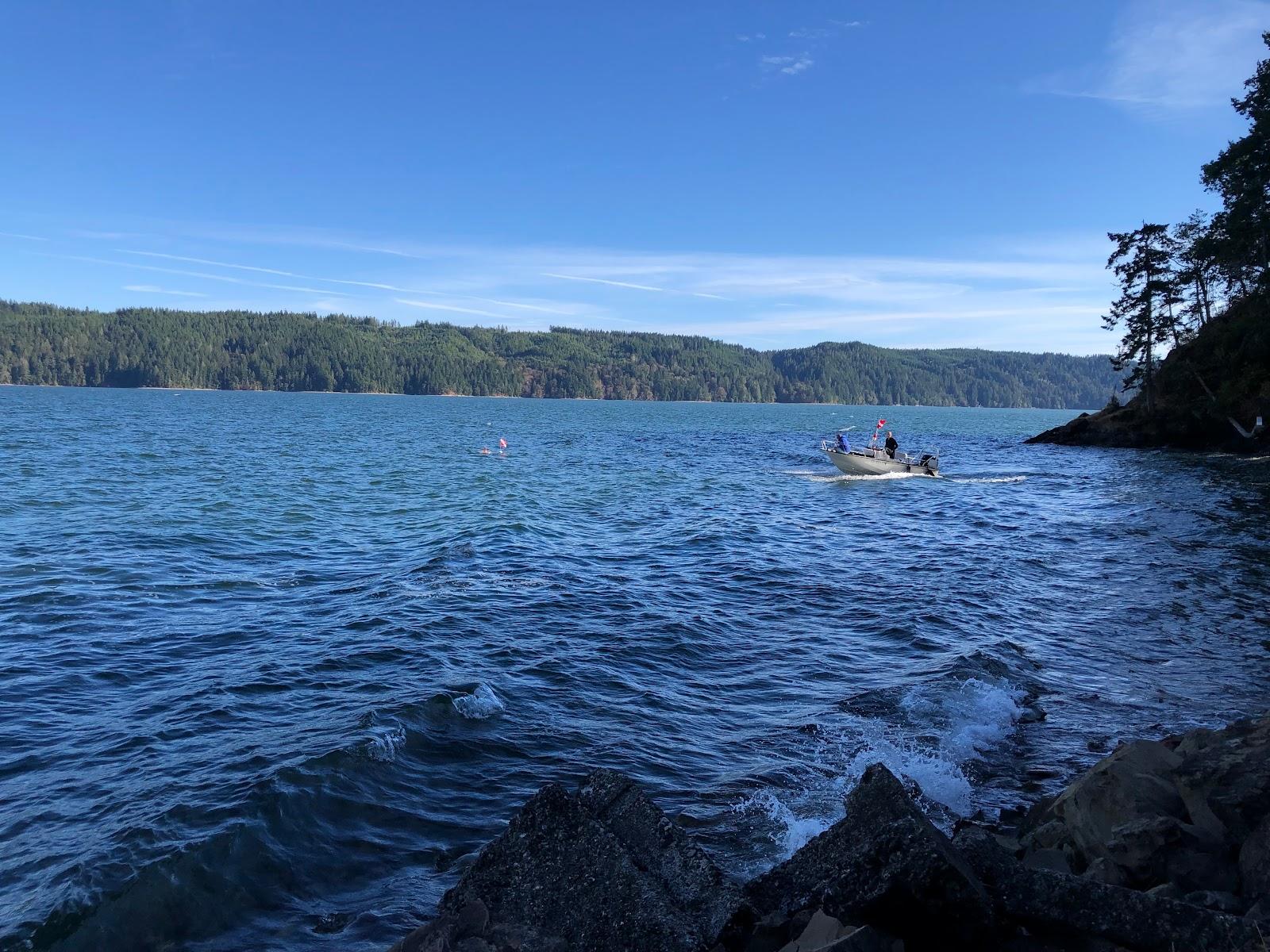 Sandee Sund Rock Dive Site Photo