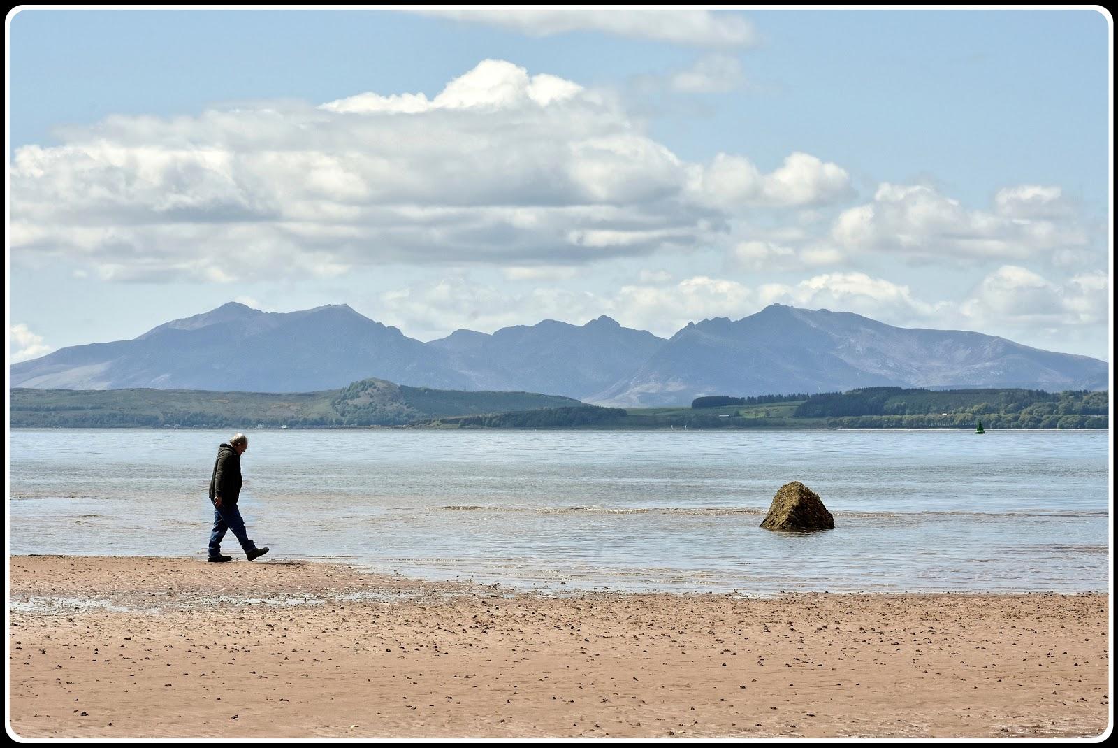 Sandee - HomePage / Largs
