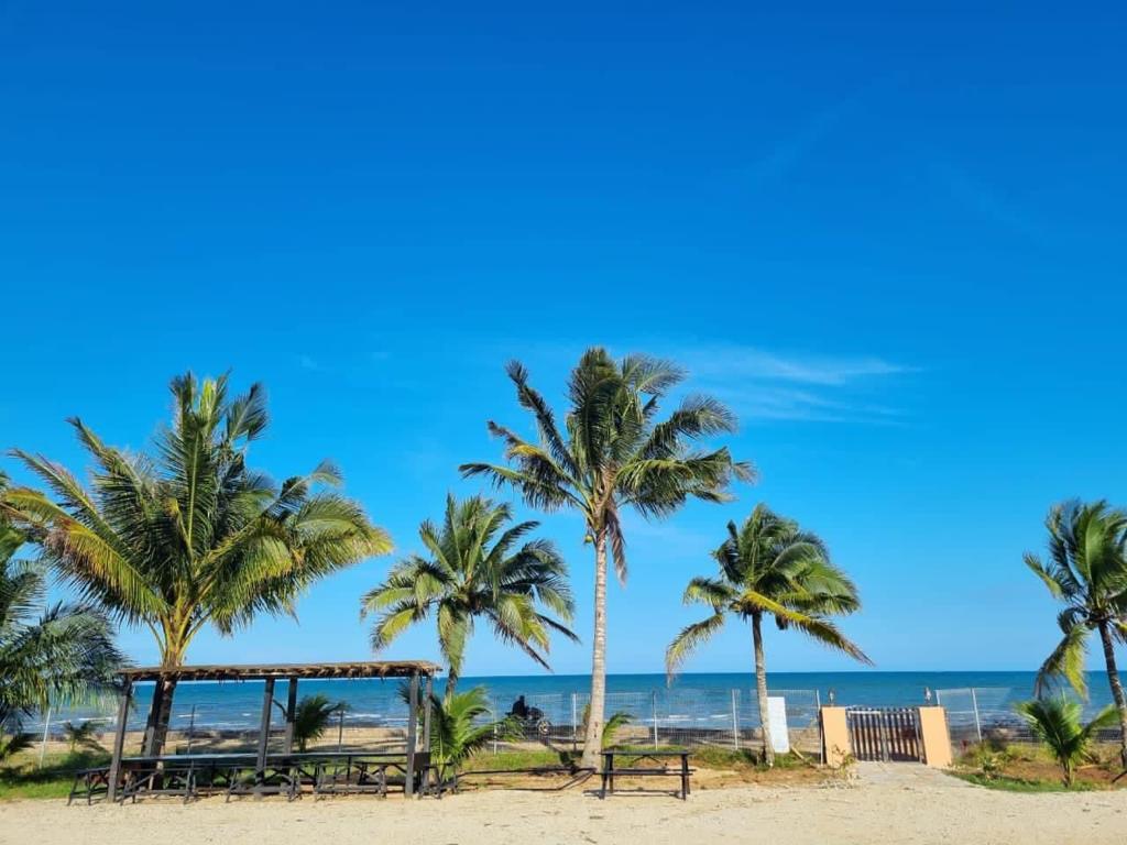 Sandee - Pantai Batu Hitam