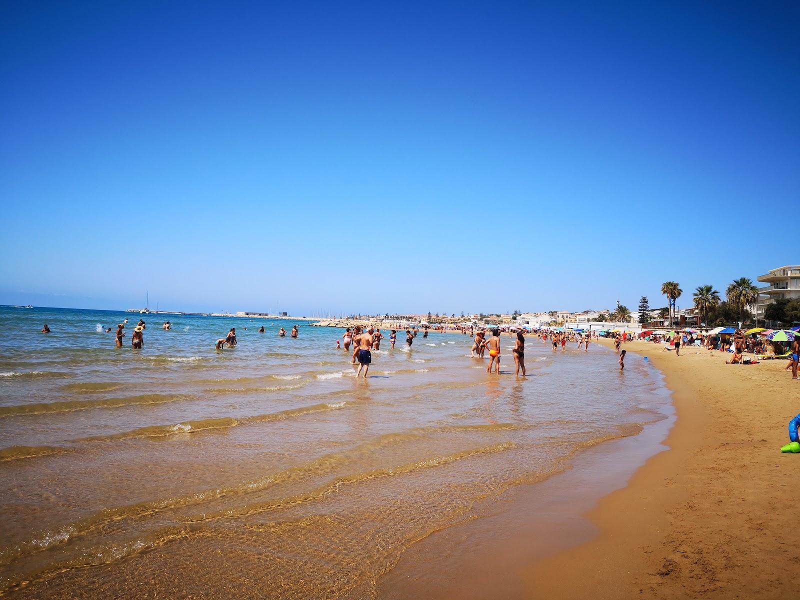 Sandee Laola Beach