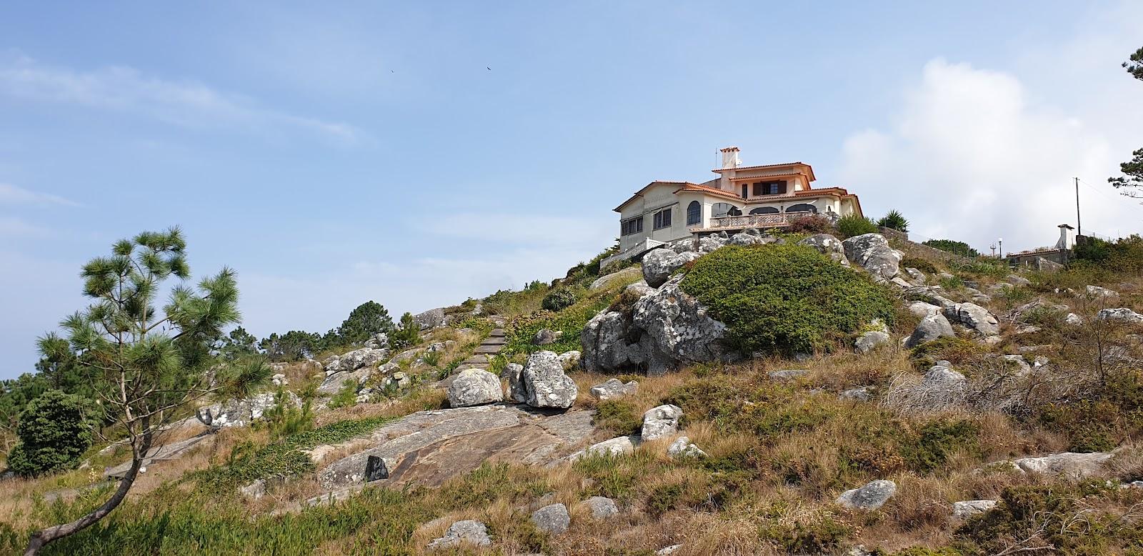 Sandee Praia De Fornelos E Promontorio De Montedor