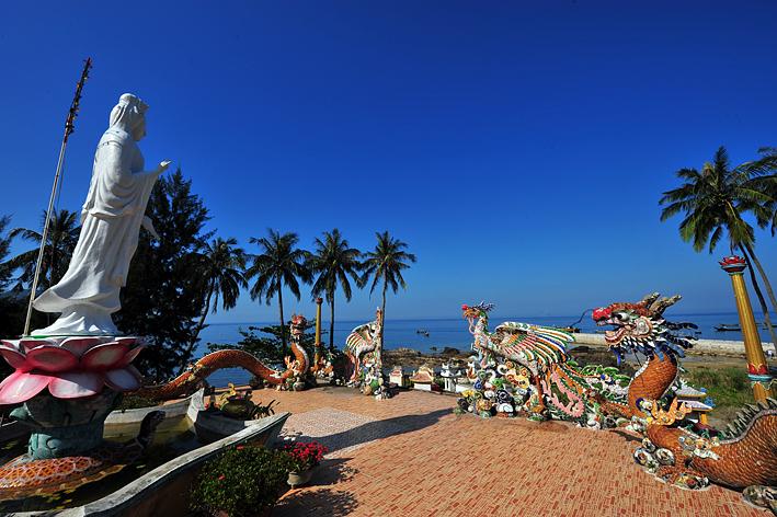 Sandee Huong Beach-Cu Lao Islet Photo