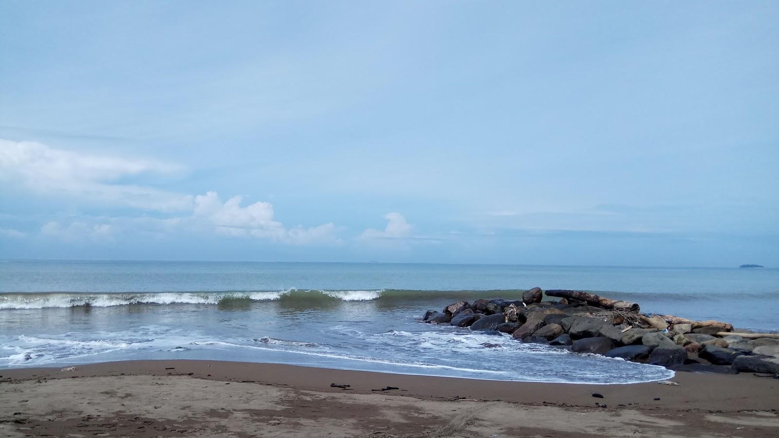 Sandee Pantai Gajah Padang