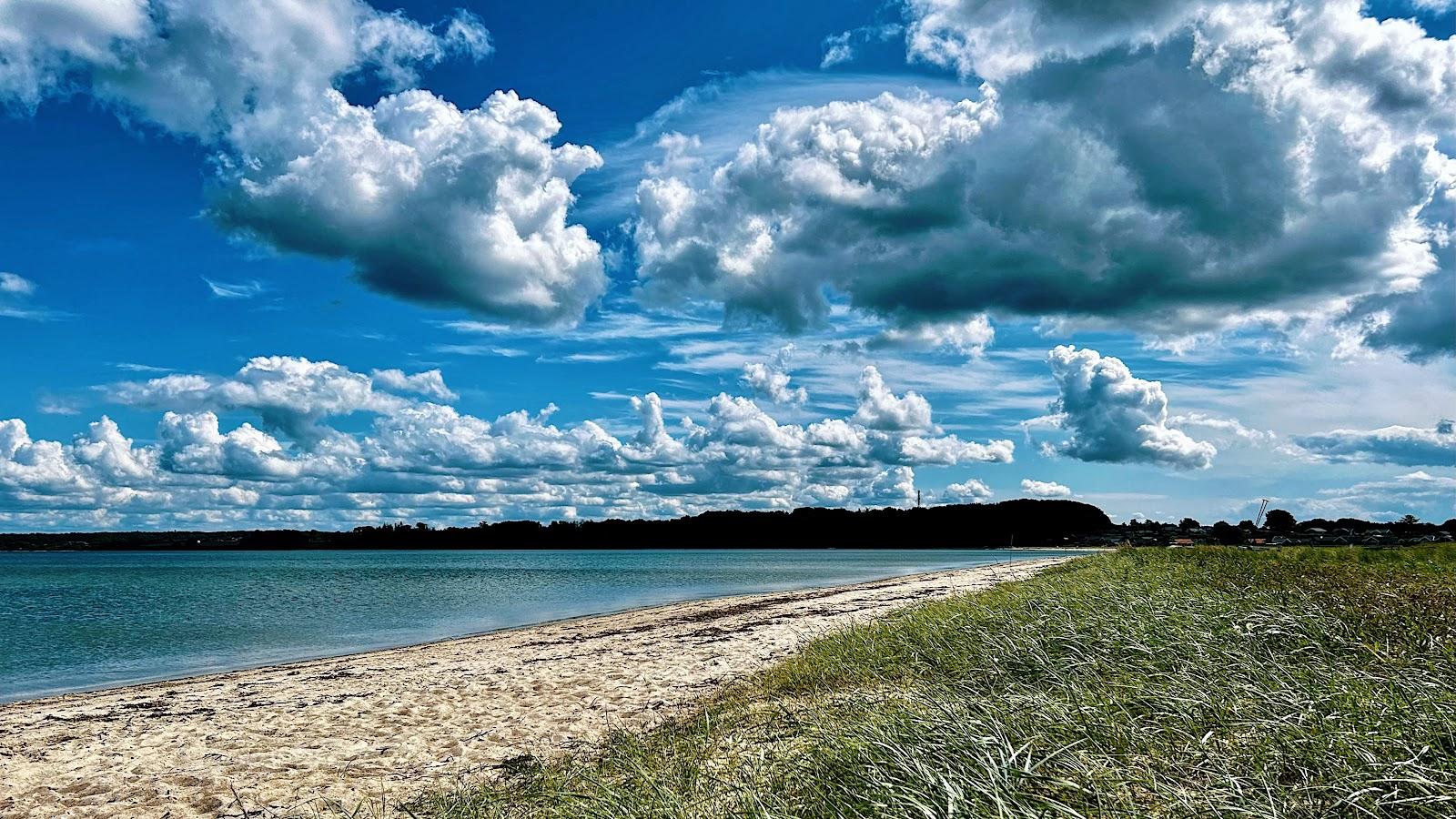Sandee Høll Beach