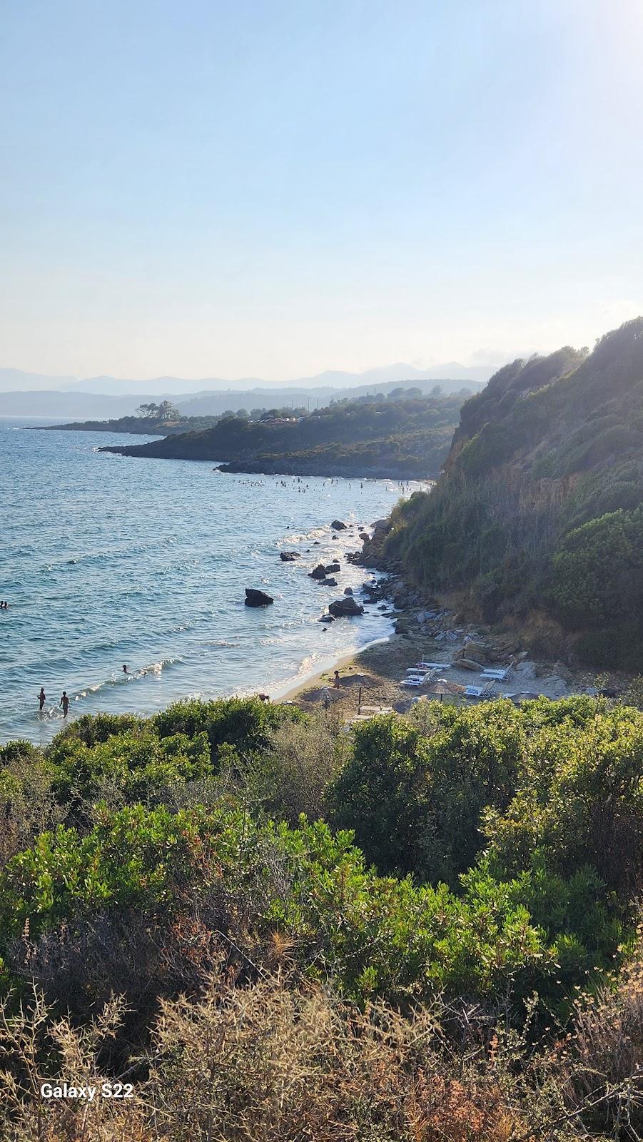 Sandee Nisakia Beach, Trinisa