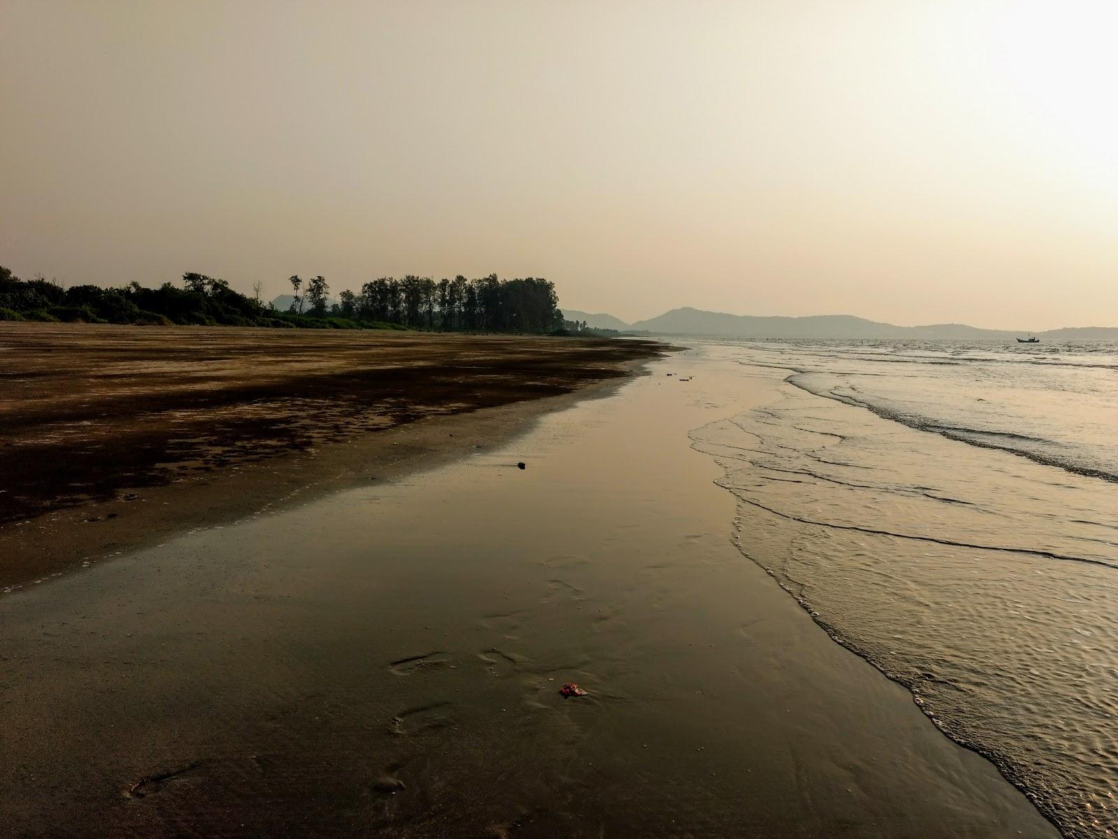 Sandee Rewas Beach