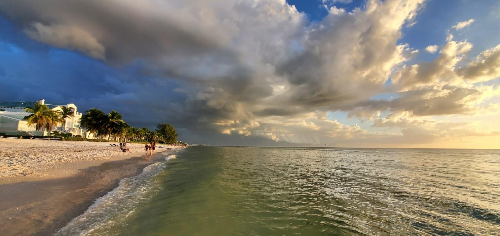 Sandee - Barefoot Beach