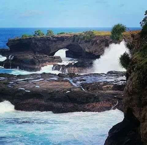 Sandee Pantai Liang Kewa Lunyuk Photo