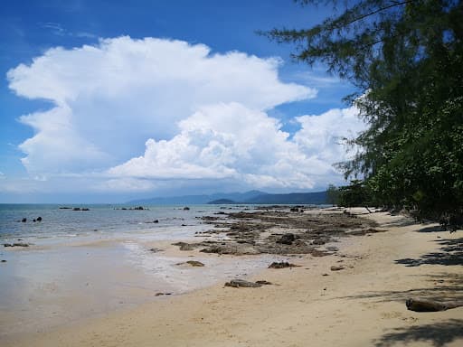 Sandee Two-Colours Beach Photo