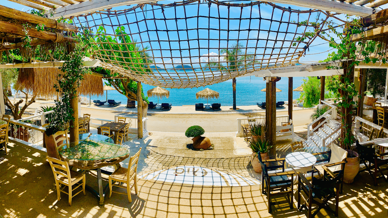 Sandee Elias Beach Bar
