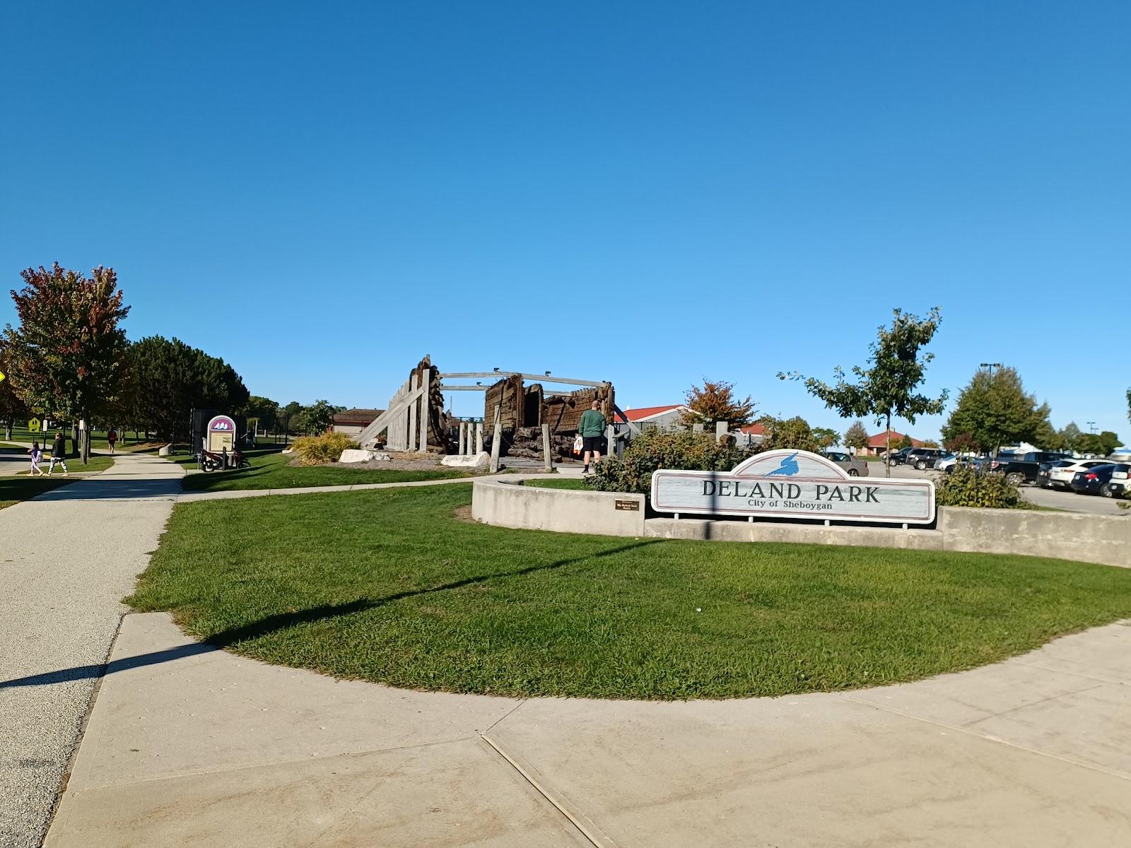 Sandee Deland Park Beach