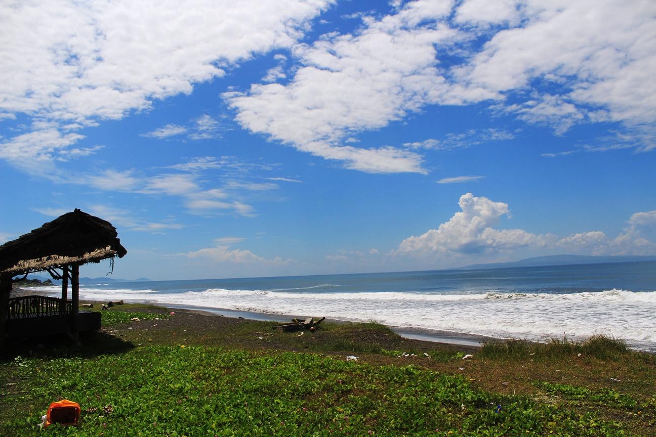 Sandee Lembeng Beach Photo