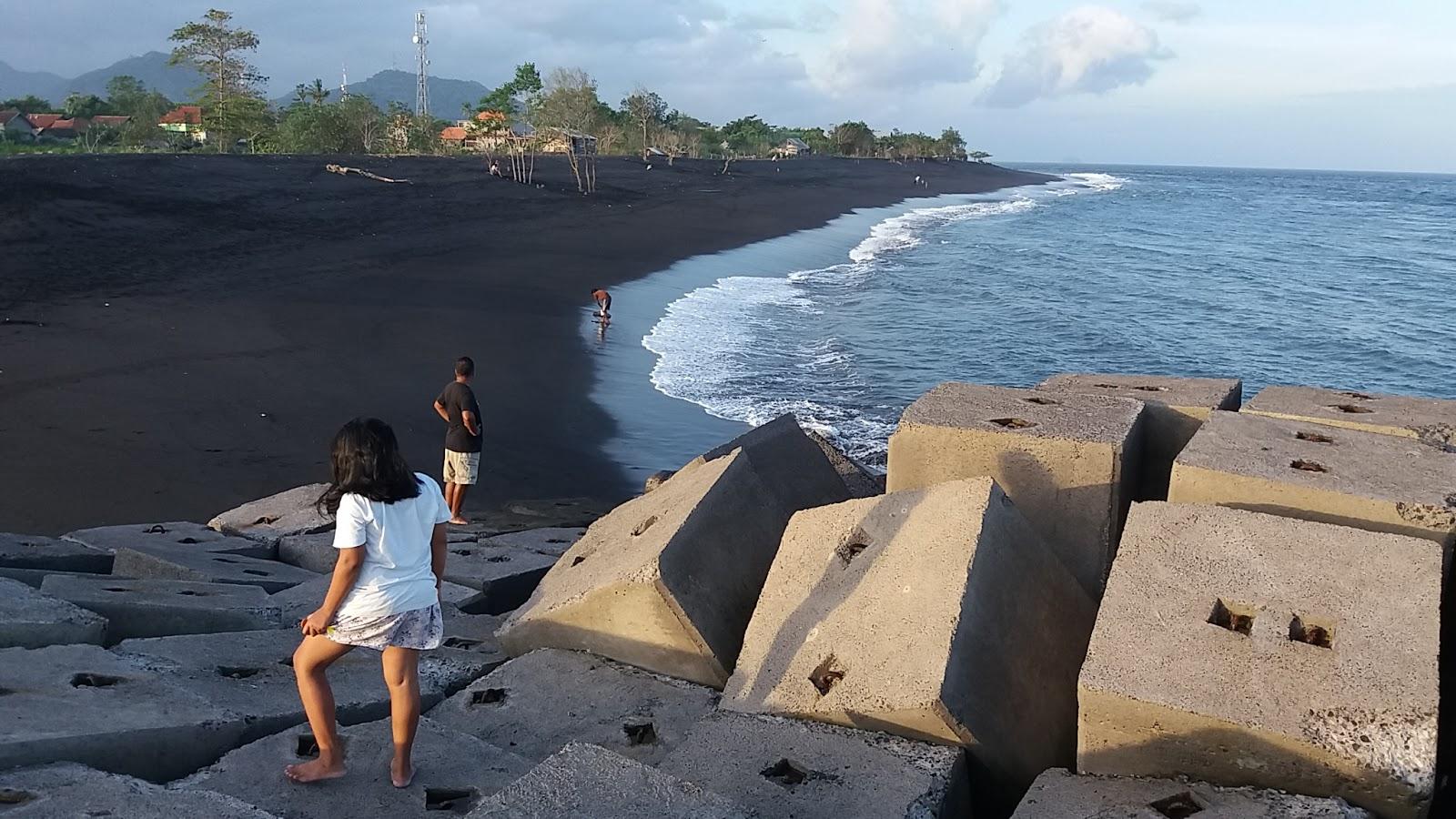 Sandee Pantai Karangnadi