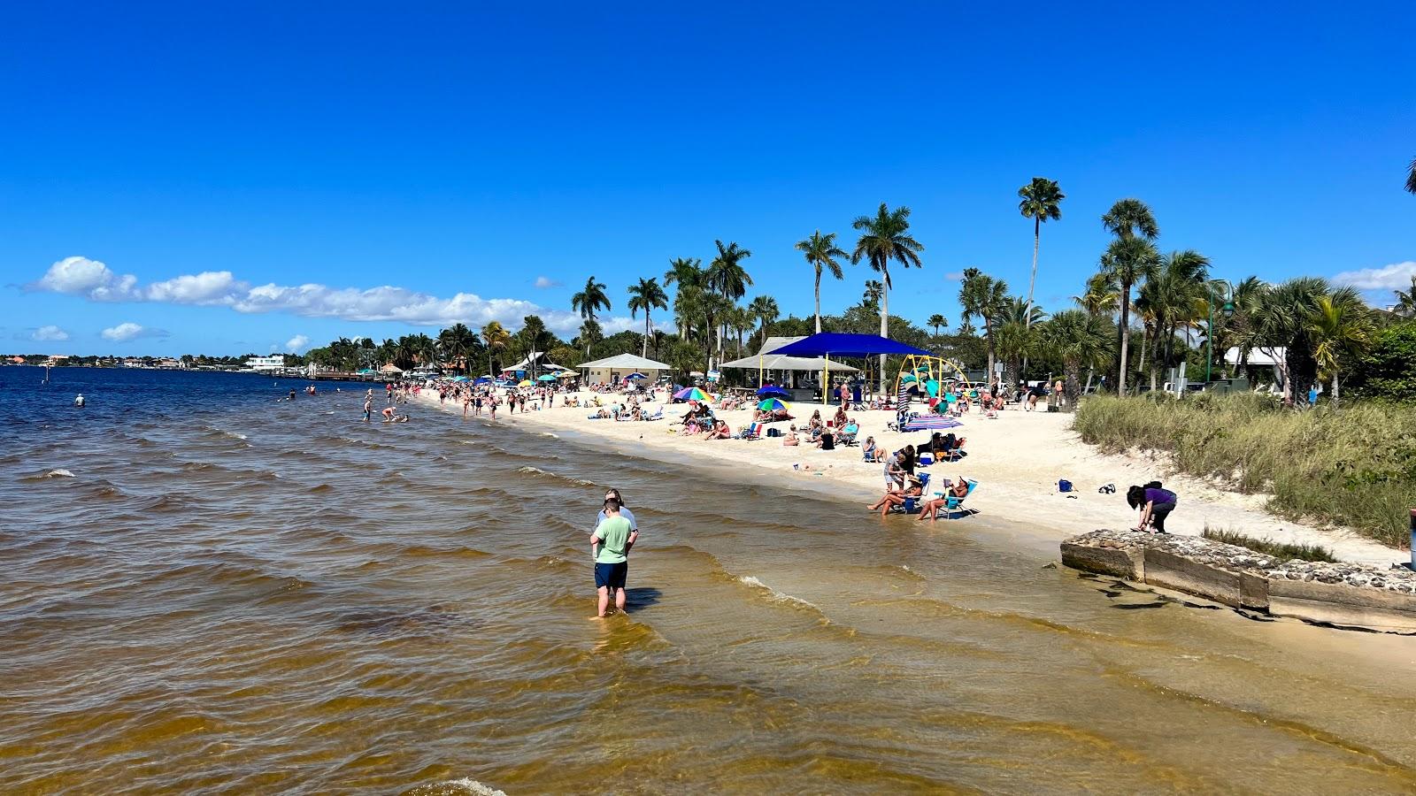 Sandee Yacht Club Public Beach Photo