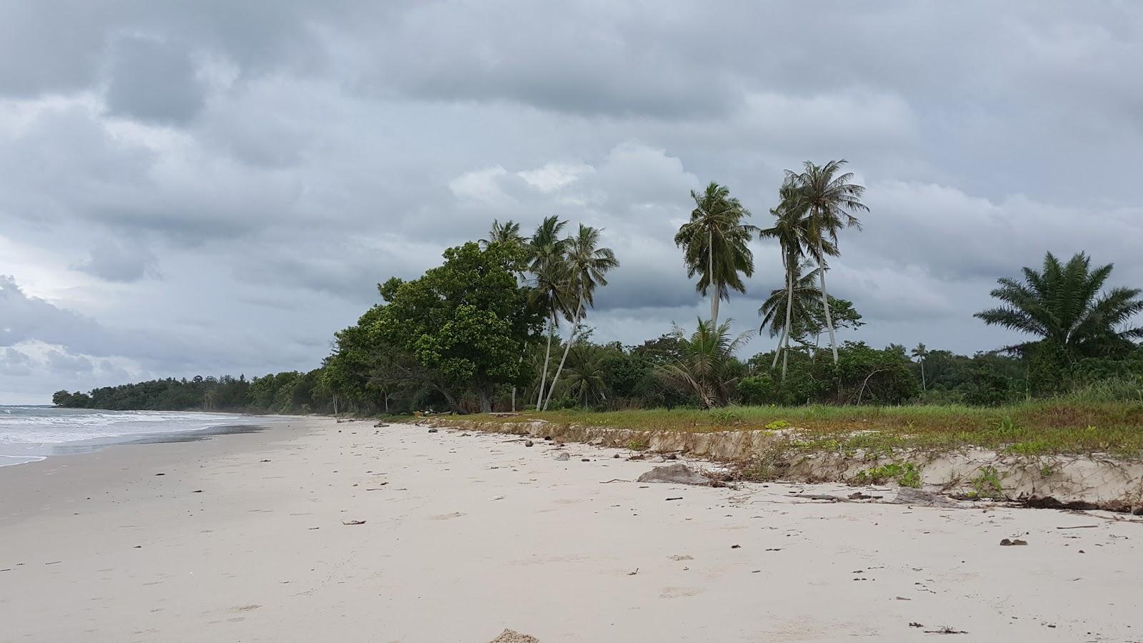 Sandee Falahat Beach