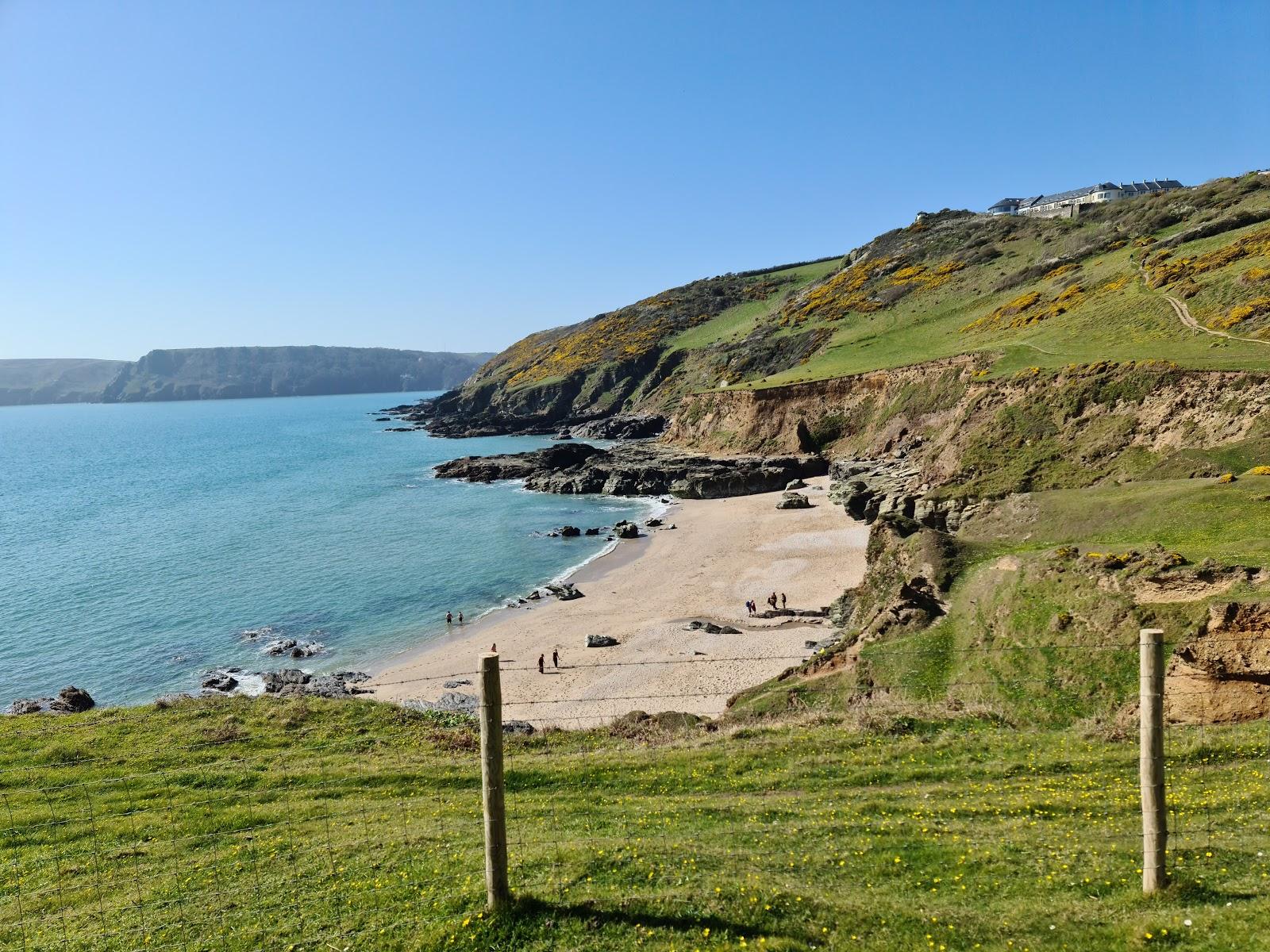 Sandee Gara Rock Beach Photo