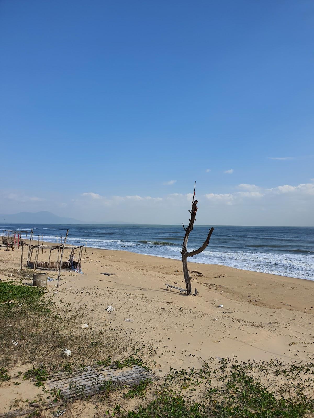 Sandee Quang Tho Beach Photo