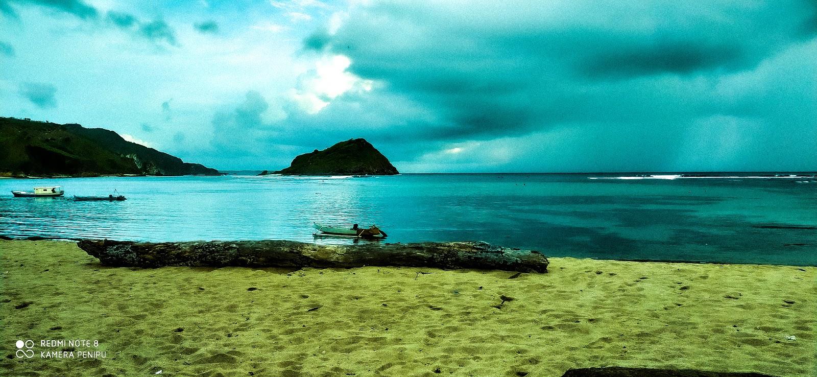Sandee Are Guling Beach