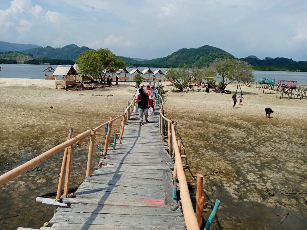 Sandee Pantai Dewi Mandapa Pesawaran