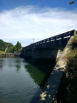 Sandee - Nanaquaket Bridge Waterfront Public Access Point