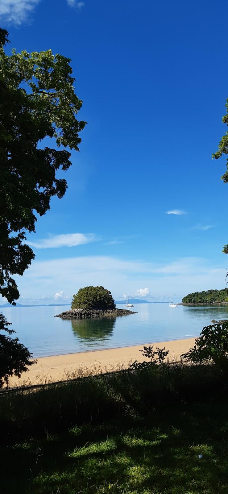 Sandee Madiro Beach