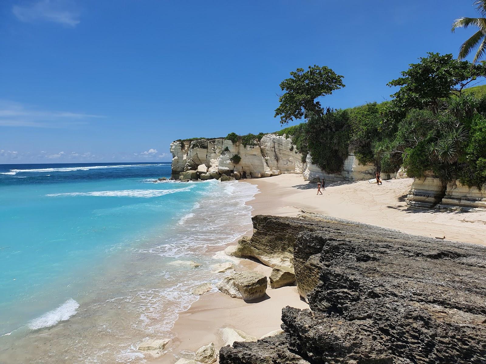 Sandee Pantai Watu Bella