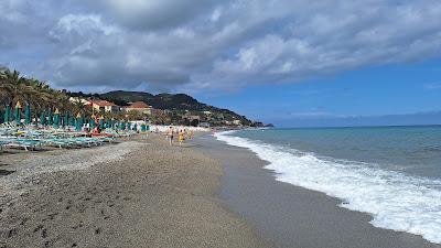 Sandee - Spiaggia Libera E Attrezzata