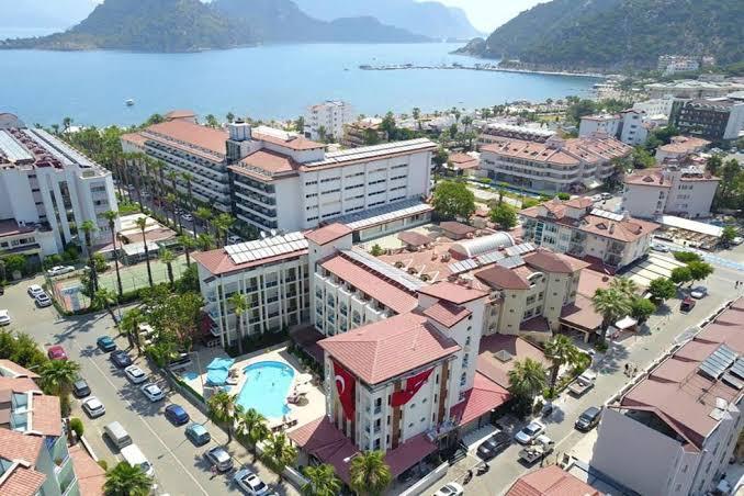 Sandee Astoria Hotel Beach