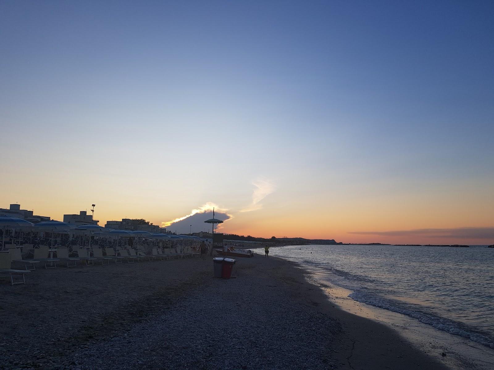Sandee Spiaggia Libera Tra Concessione Baia E Lidoverde