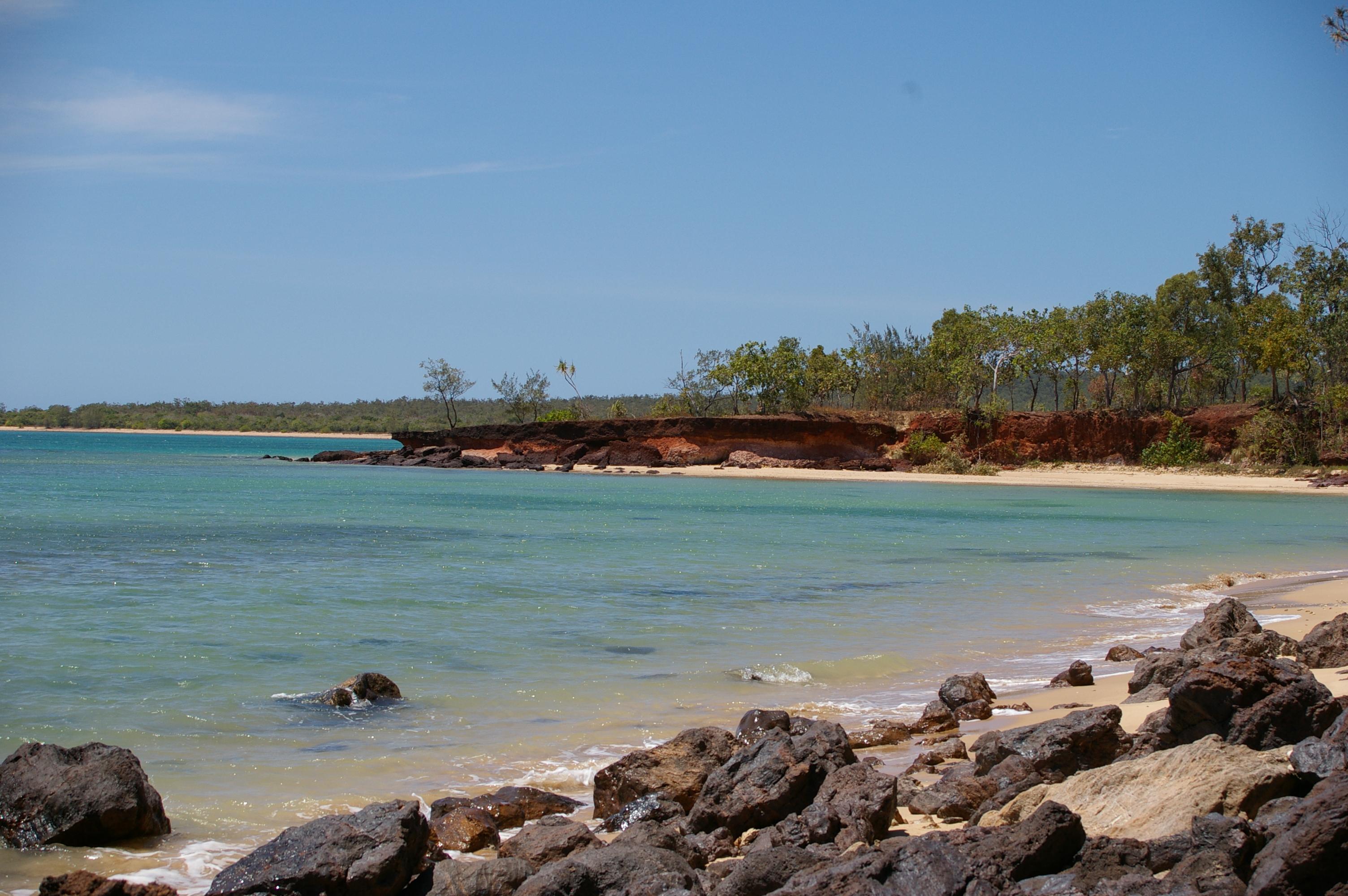 Sandee Rainbow Cliffs