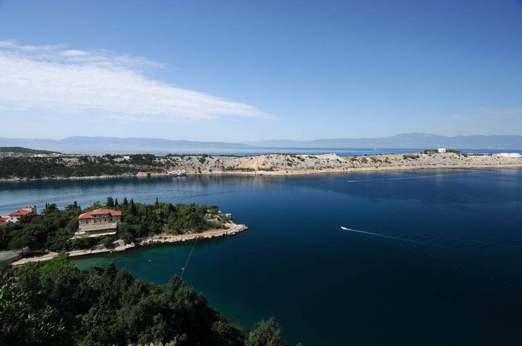 Sandee Berg Krk Omisalj Beach Photo