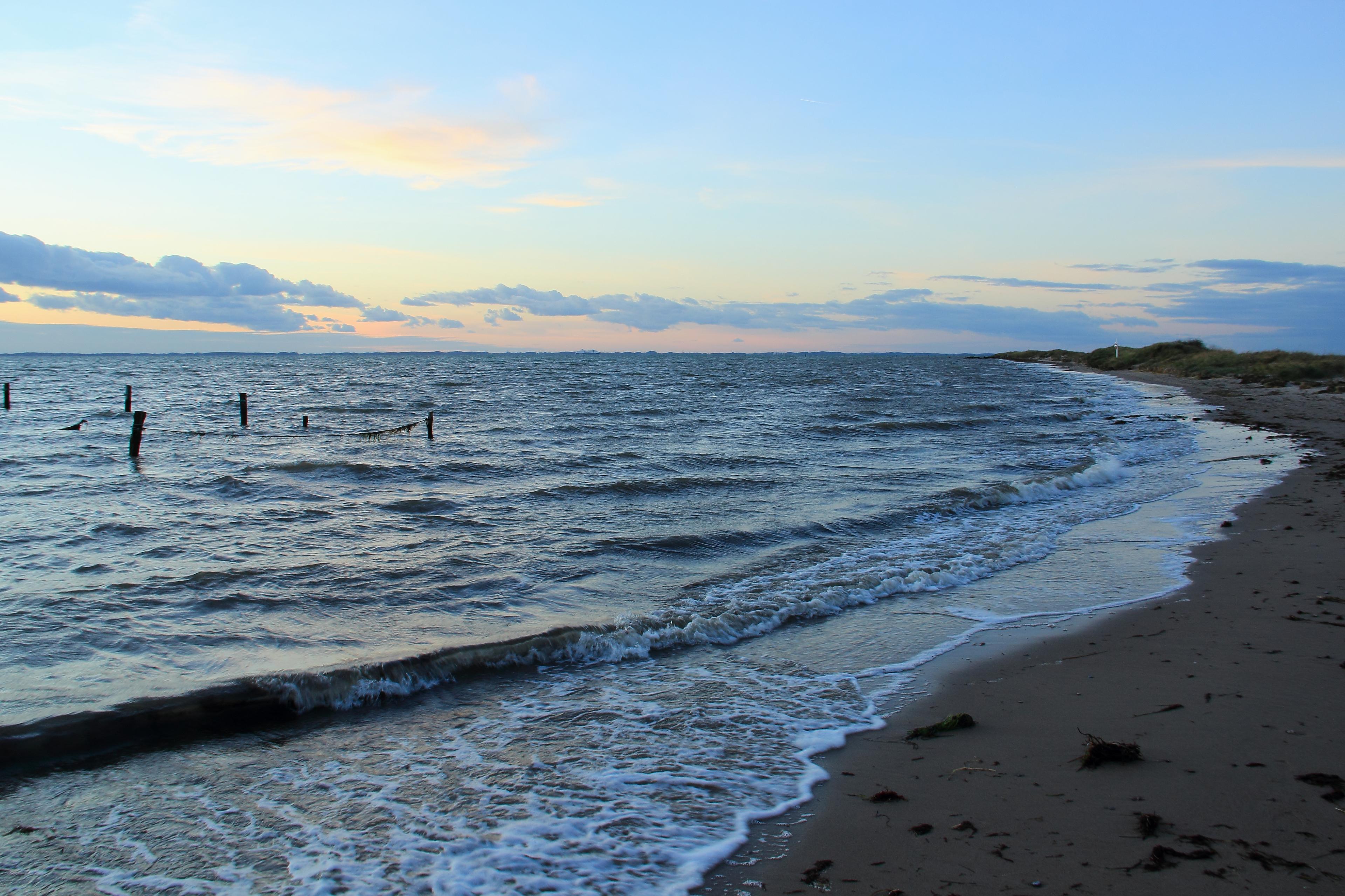 Sandee Albuen Strand