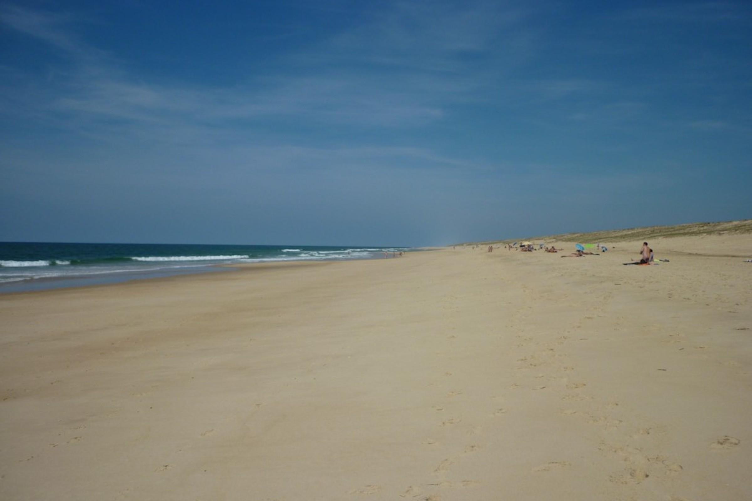 Sandee Plage Des Casernes Photo