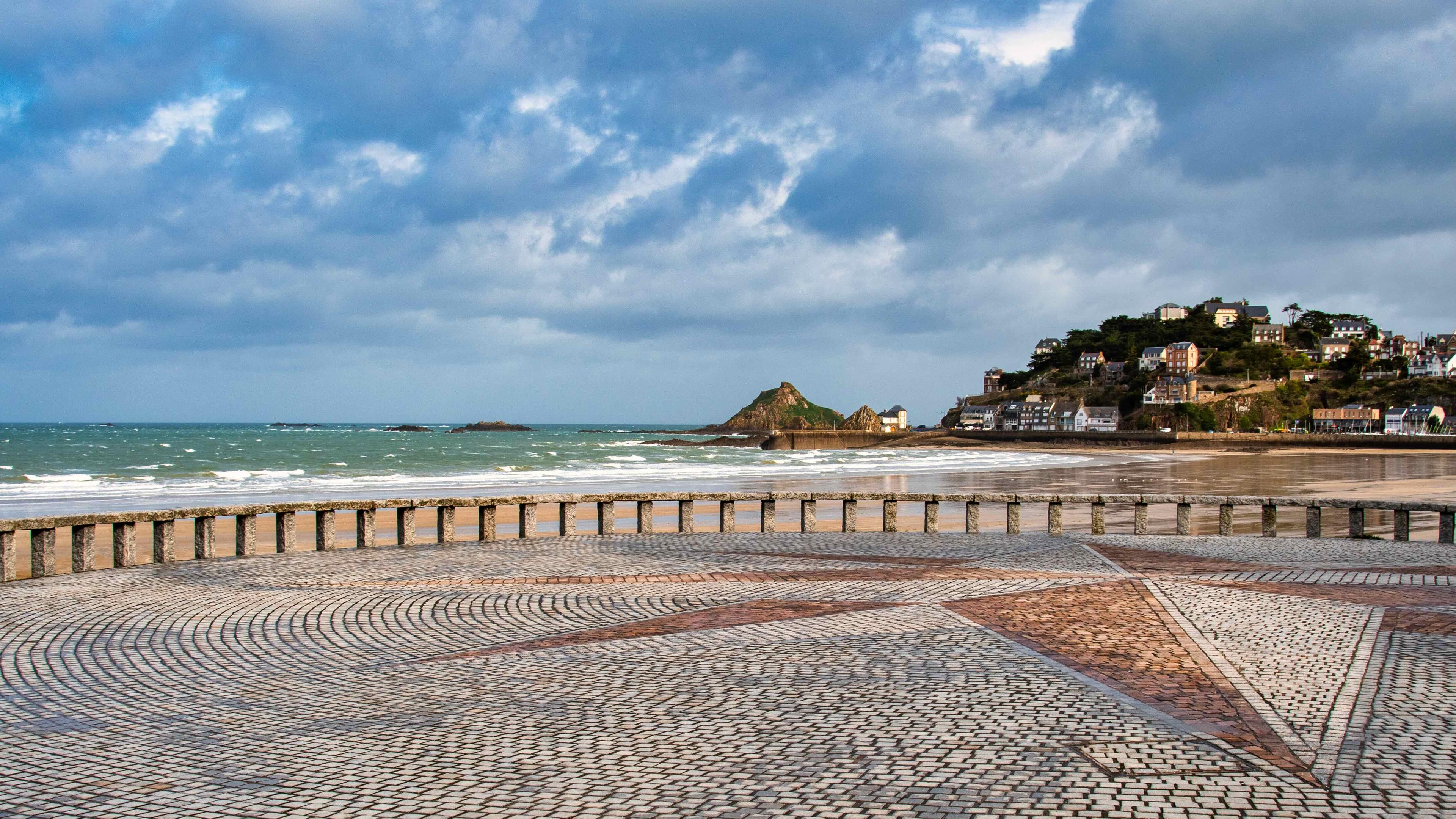 Sandee - Plage De Val Andre A Pleneuf-Val-Andre