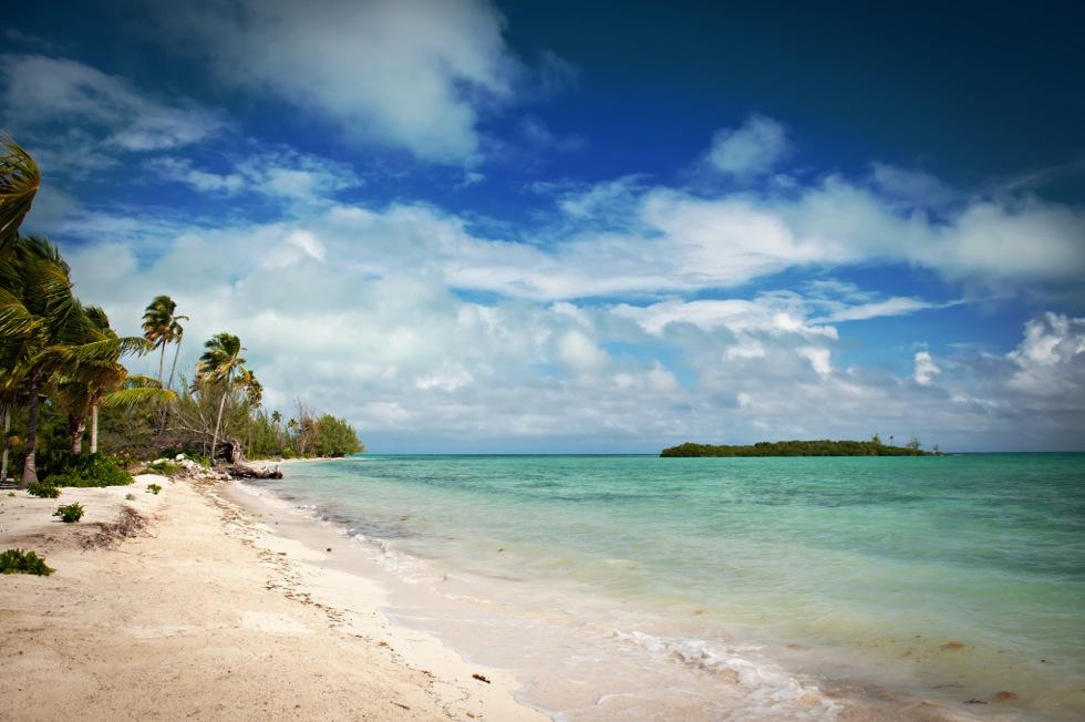 Sandee Swain Cay Beach Photo