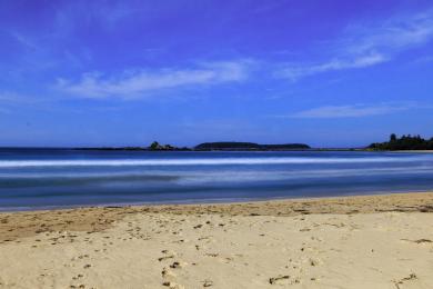 Sandee Tomakin Beach Photo