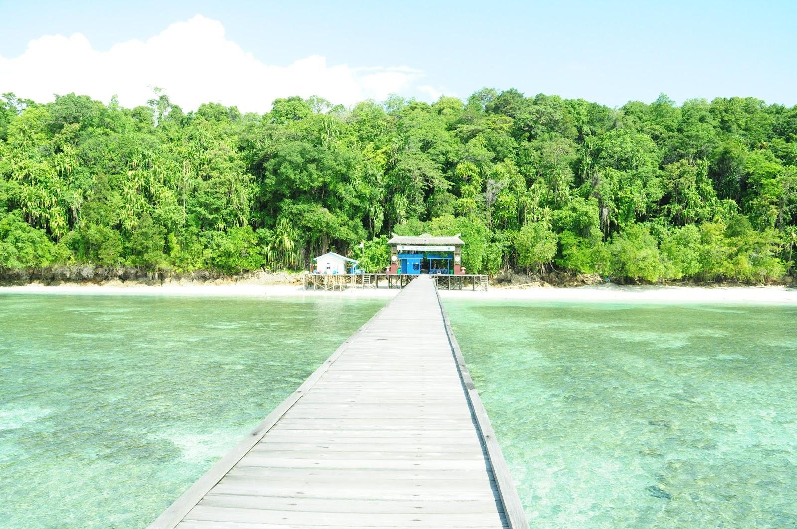 Sandee Kakaban Island Photo
