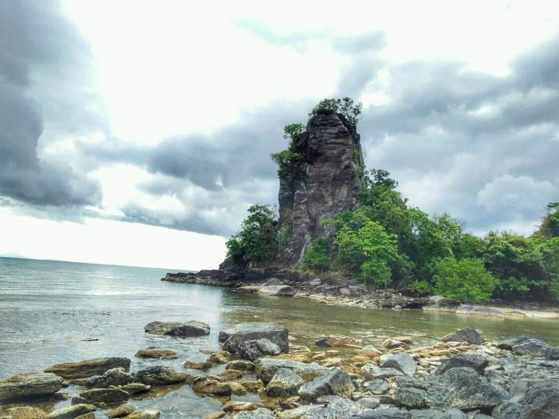 Sandee - Batu Topeng Beach