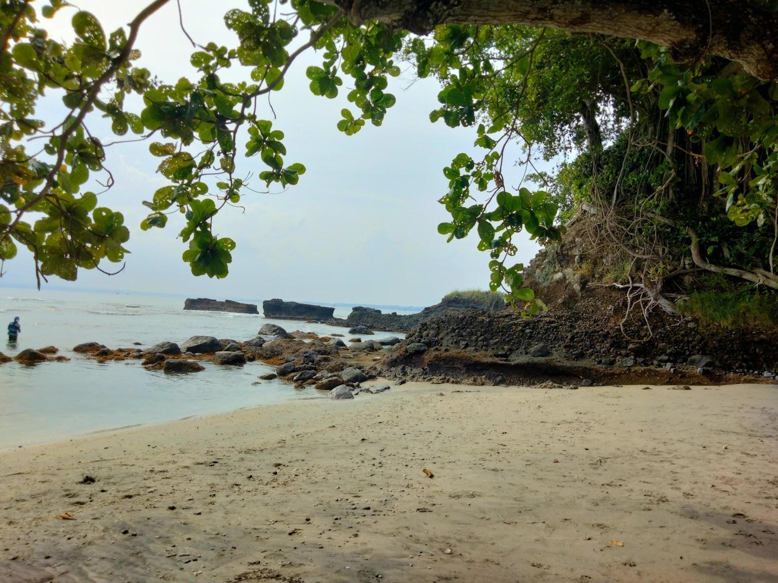 Sandee Guci Batu Kapal Beach Photo