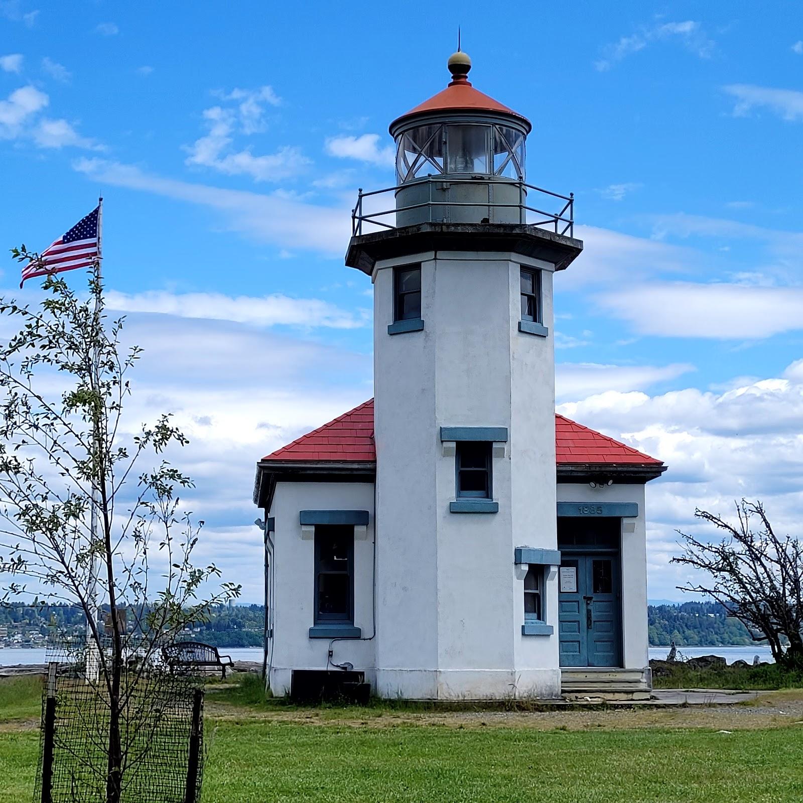 Sandee Point Robinson Lighthouse Photo