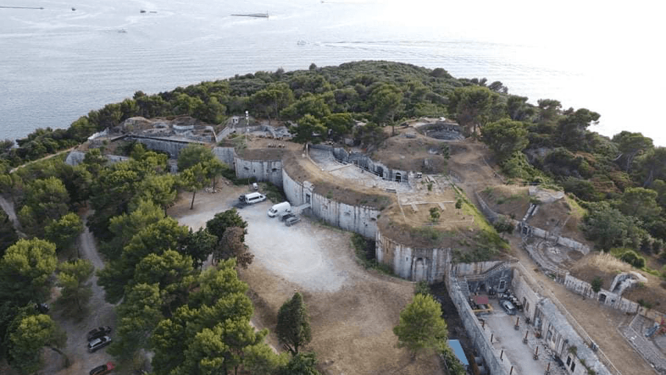 Sandee - Coastal Horseshoe Fort